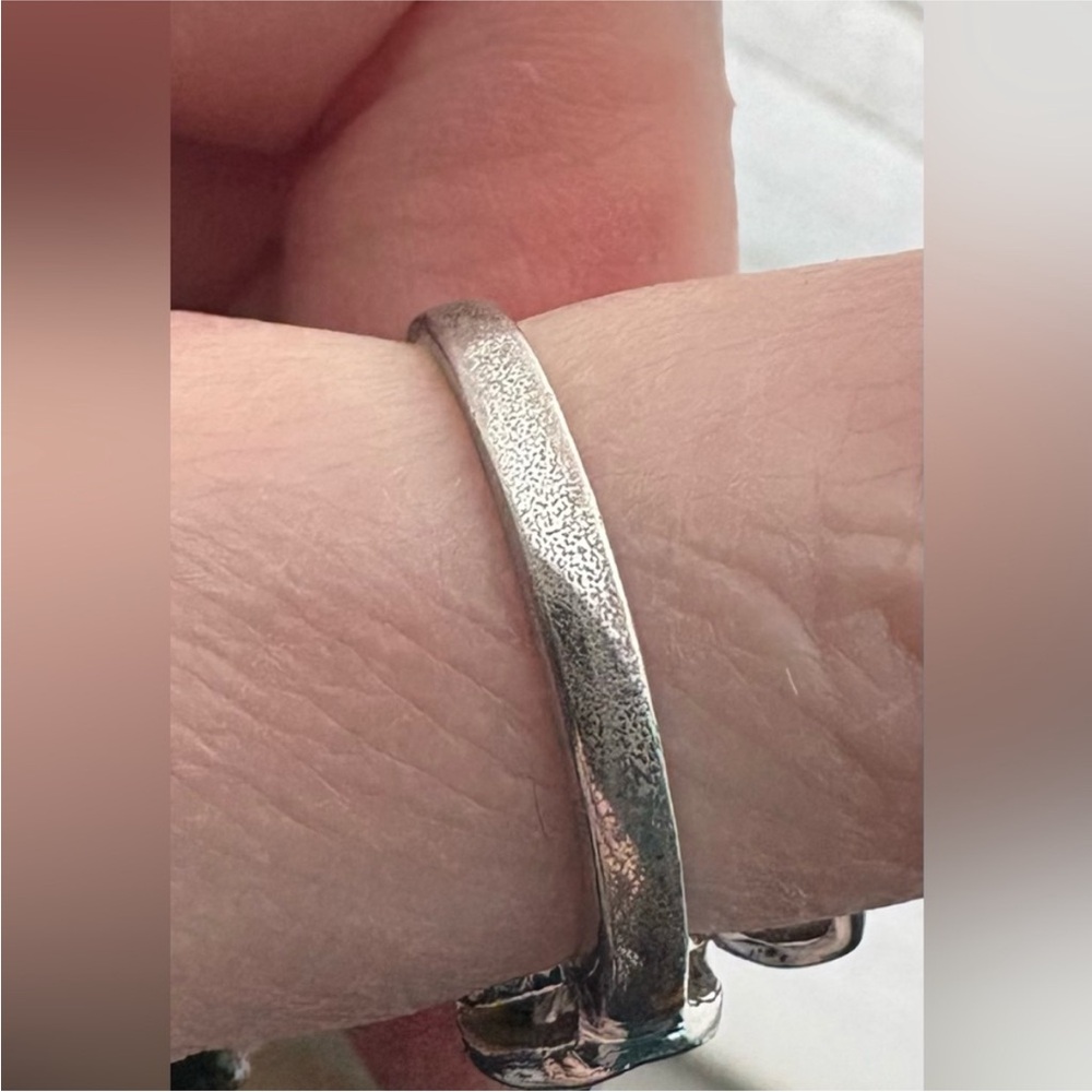 Adorable Sterling Silver Bow Ring. - Picture 6 of 6